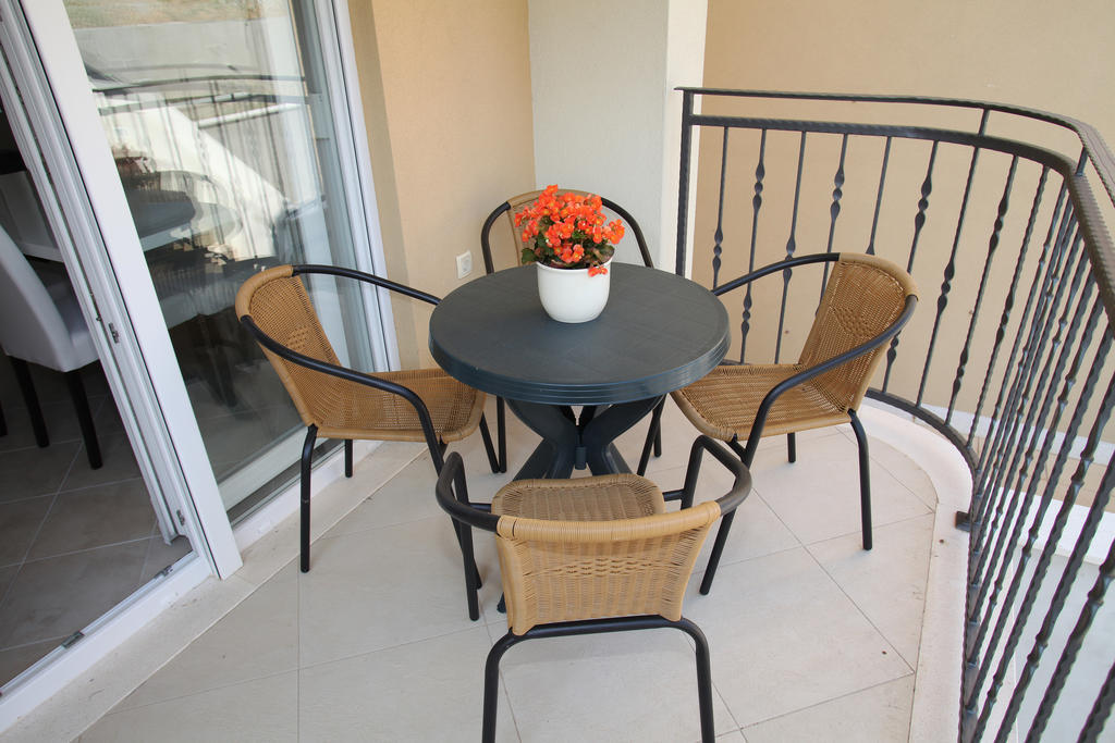 Villa Iris Apartments Seget Vranjica Exterior photo