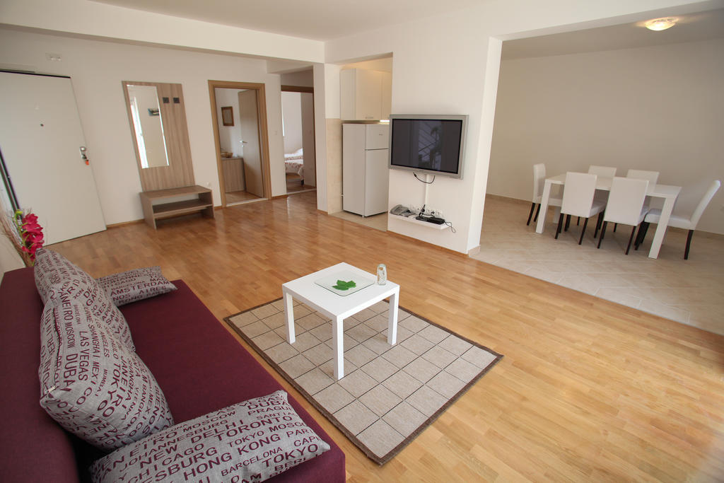 Villa Iris Apartments Seget Vranjica Exterior photo